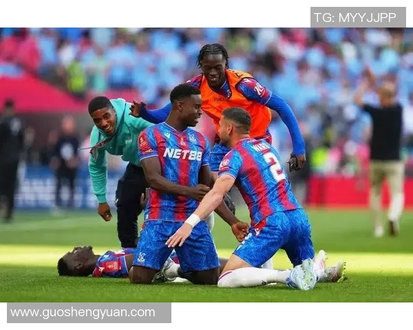 曼联主场失利引发积分混战四队同积18分三队紧随其后中游球队竞争激烈