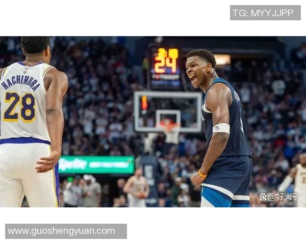 爱德华兹重返亚特兰大客场比赛祖父身穿森林狼装备全力支持