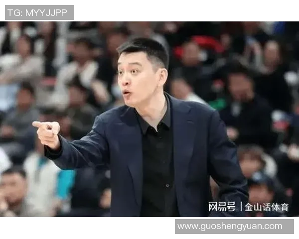 杨鸣工作室力挺遭驱逐的2T：勇于表达与行动的精神值得赞赏