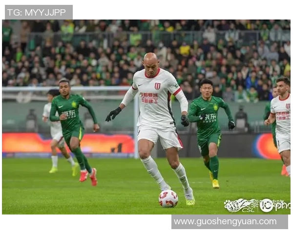 小仓幸成边线抢球铲飞叙利亚球员比赛火药味十足引发观众热议